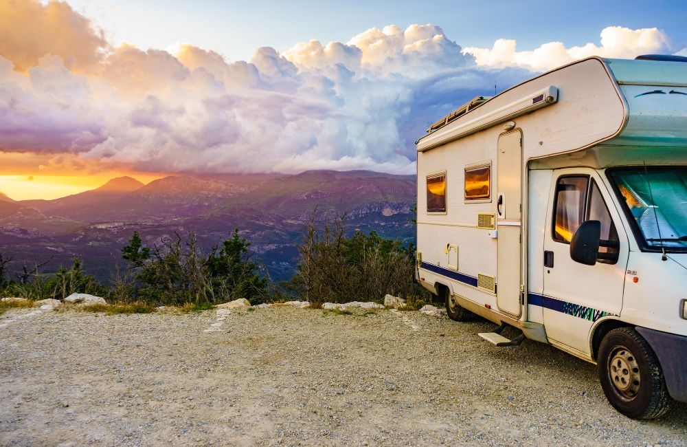 Important Criteria for Choosing the Best Comprehensive Insurance for Off-Grid Camper Travel